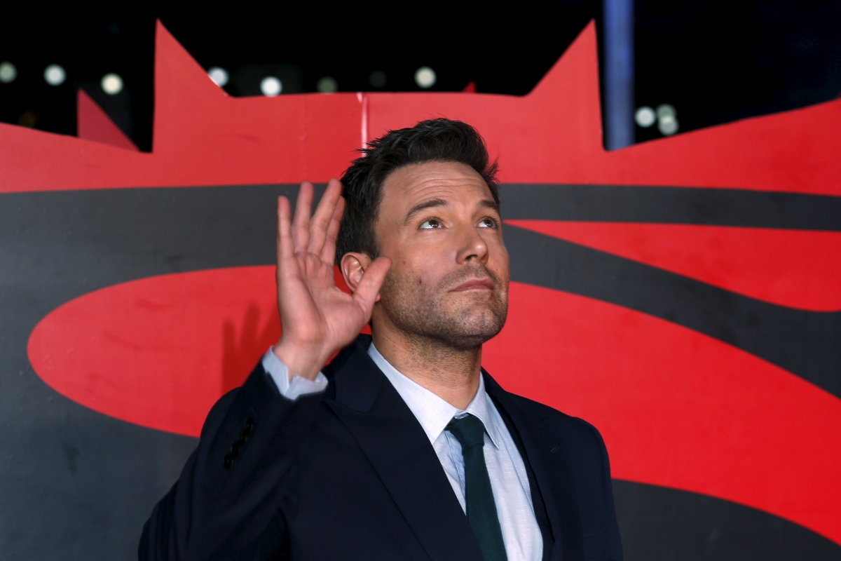 Ben Affleck bác tin rời phim “Người dơi”