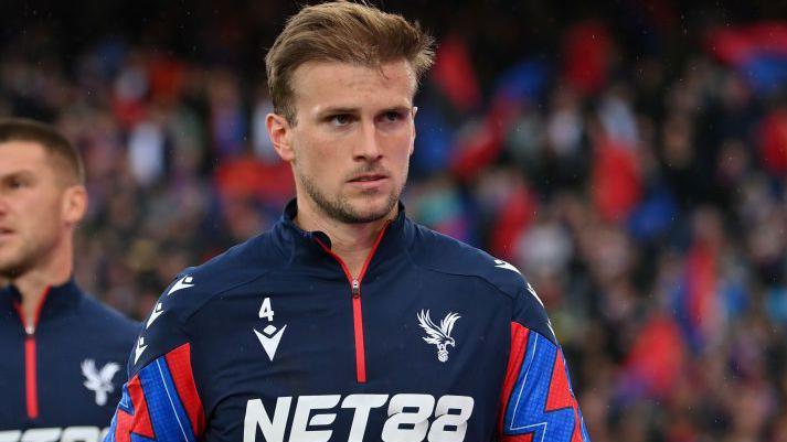 Rob Holding: Vì sao hậu vệ Crystal Palace bị loại - BBC Sport