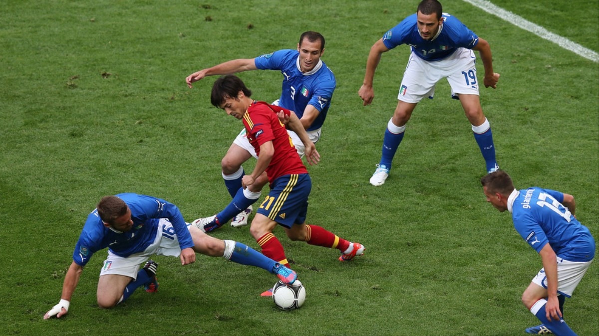 Catenaccio là gì? Tìm hiểu chiến thuật catenaccio trong bóng đá.