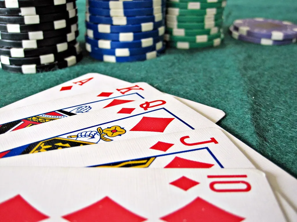 Luật chơi Poker 2025: Những điều cần biết | Khu nghỉ dưỡng & Sân golf Hoiana