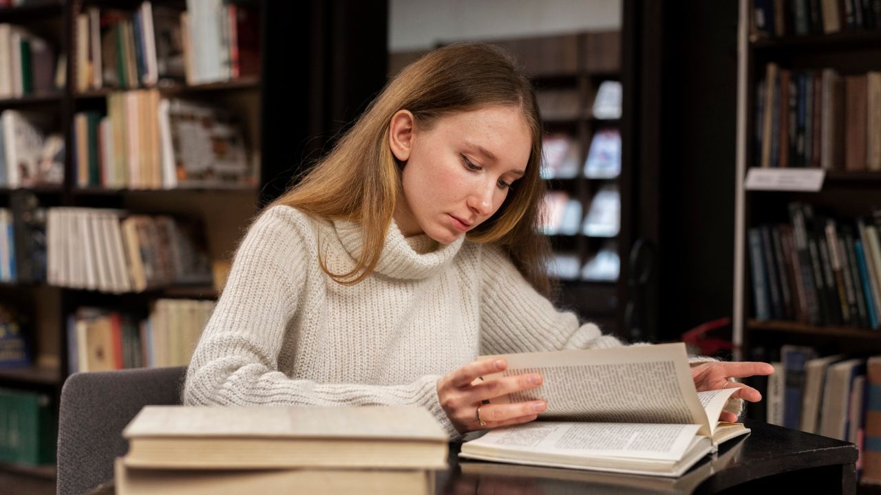 Người có năng khiếu về văn học có thể làm nghề gì?