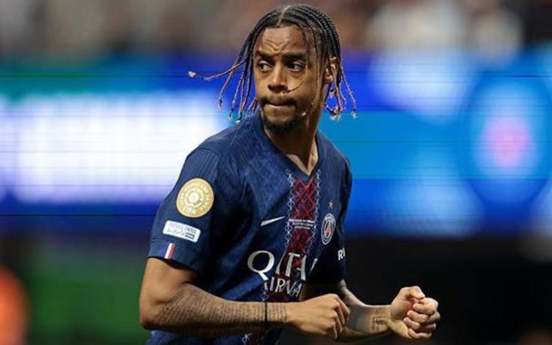 Jack Grealish gây khó khăn cho hàng thủ đối phương