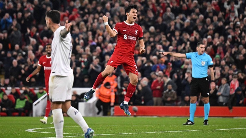 Cầu thủ Wataru Endo - Đại diện cho niềm tự hào của Nhật Bản