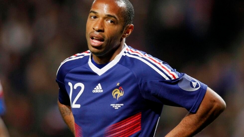 Huyền thoại Thierry Henry trong màu áo đội tuyển Pháp
