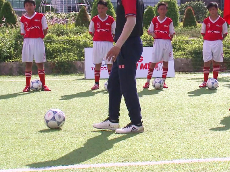 Kỹ thuật tâng bóng rèn luyện cảm giác bóng